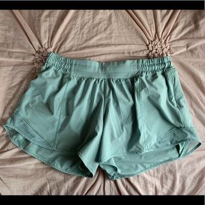 LULULEMON HOTTY HOT SHORT 4 IN